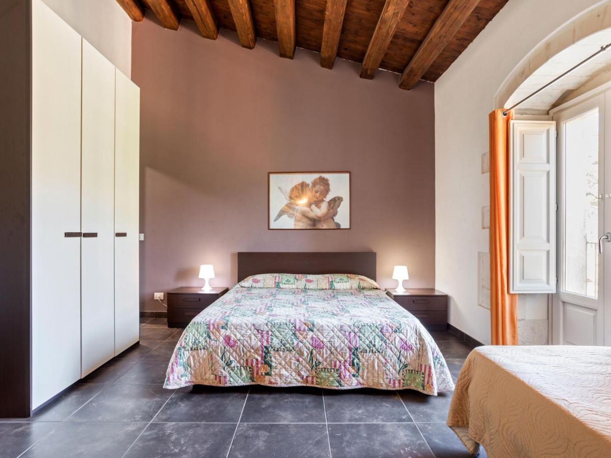 Vintage Holiday Home In Ragusa Ibla With Balcony Ngoại thất bức ảnh