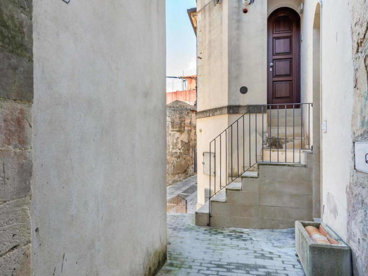 Vintage Holiday Home In Ragusa Ibla With Balcony Ngoại thất bức ảnh